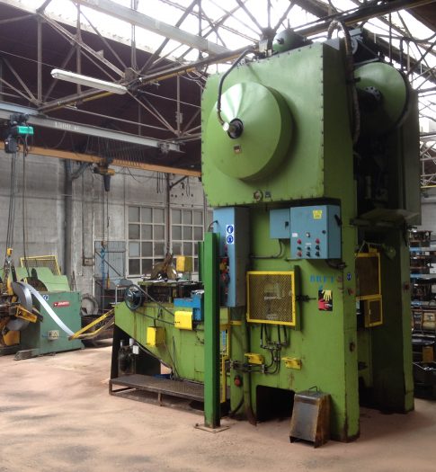 Presse Decoupe Paumelles